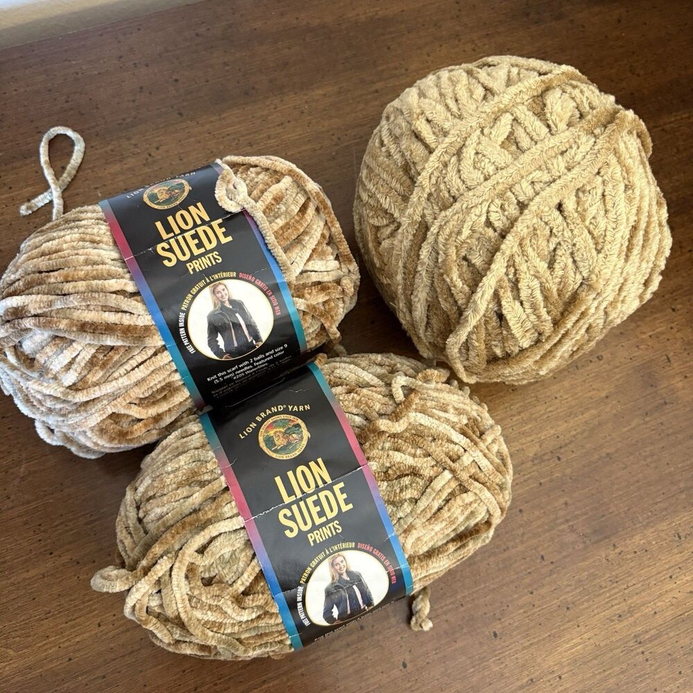 Lion Brand Suede in DESERT #200 2.75oz 111yds Bulky Polyester Lot Of 3